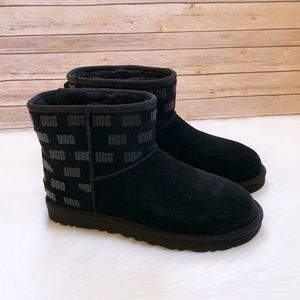 UGG Men’s Classic Mini II UGG Print Black Boots